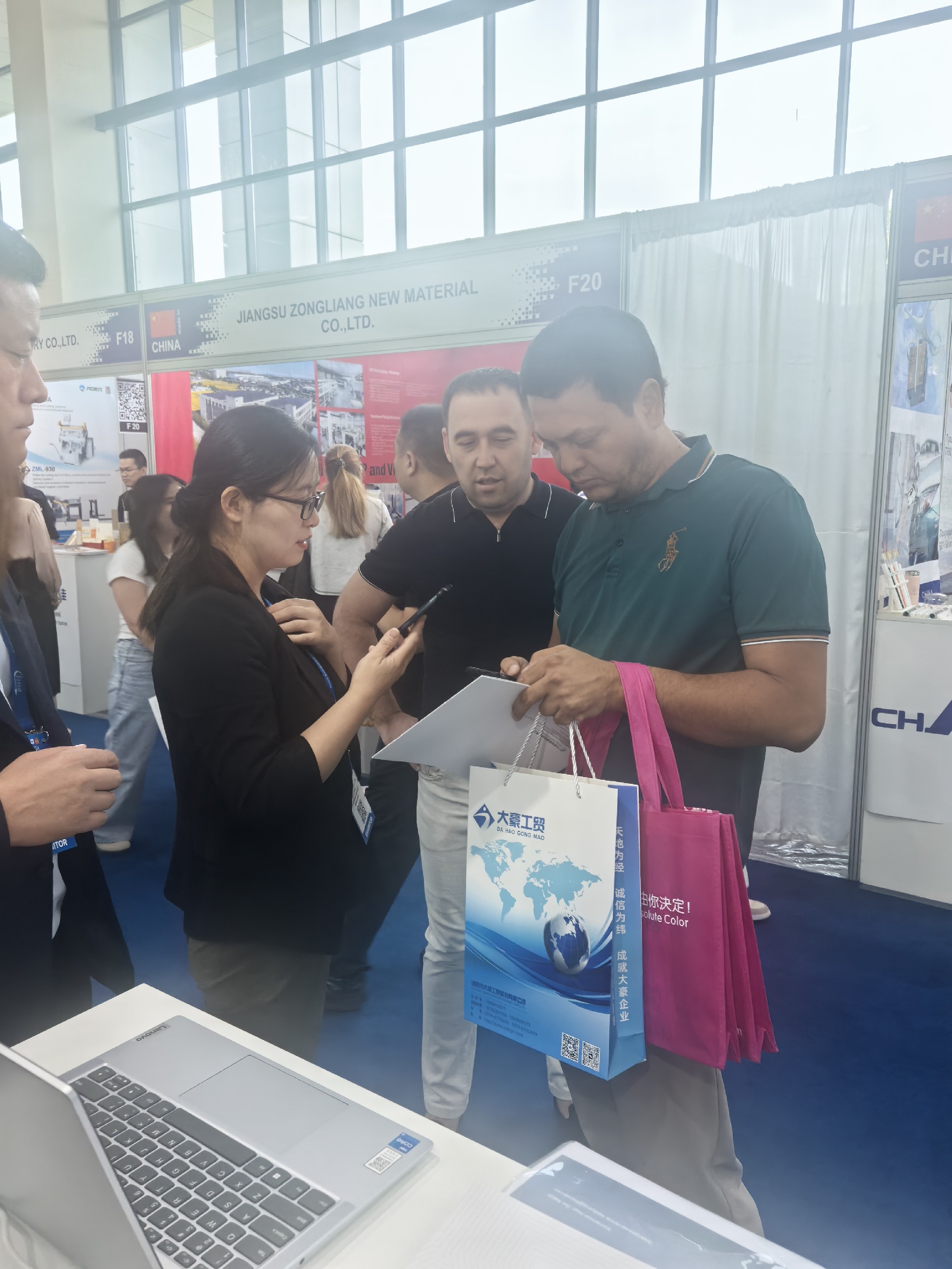 1758609885652337.jpg afecd1a67b6e9fec6fb7bb9690463b8.jpg